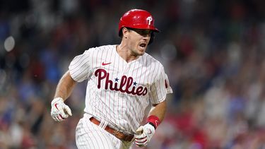 Filis remontan y vencen a Alcántara y Marlins