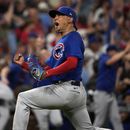 Adbert Alzolay, relevista de los Cachorros de Chicago, celebra después de retirar a Alec Burleson, de los Cardenales de San Luis, con un elevado para cerrar el partido en la novena entrada, el viernes 28 de julio de 2023, en San Luis. Los Cachorros ganaron 3-2. (AP Foto/Jeff Roberson)
