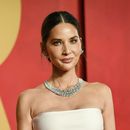 Olivia Munn llega a la fiesta de Vanity Fair el domingo 10 de marzo de 2024, en el Wallis Annenberg Center for the Performing Arts en Beverly Hills, California. (Foto Evan Agostini/Invision/AP)