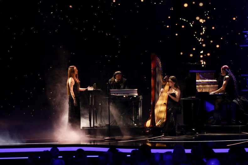 Zahara durante su presentación en la 39ª ceremonia de los Premios Goya en Granada, España, el sábado 8 de febrero de 2025, en Granada. (Foto AP/Fermin Rodriguez)