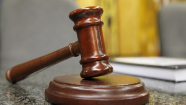 americateve | El Tribunal de Atención Permanente de Santo Domingo dictó tres meses de prisión preventiva para un cubano acusado de envasar y vender medicamentos falsos en su residencia en el sector Mirador del Este, informa la prensa local.