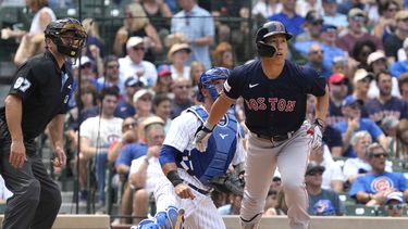 Masataka Yoshida de los Medias Rojas de Boston tras batear un grand slam ante los Cachorros de Chicago, el domingo 16 de julio de 2023. (AP Foto/Nam Y. Huh)