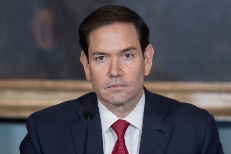 El secretario de Estado estadounidense Marco Rubio asiste a la firma de un acuerdo de paz entre Ruanda y la República Democrática del Congo en el Departamento de Estado en Washington el 27 de junio del 2025.. (AP foto/Mark Schiefelbein)