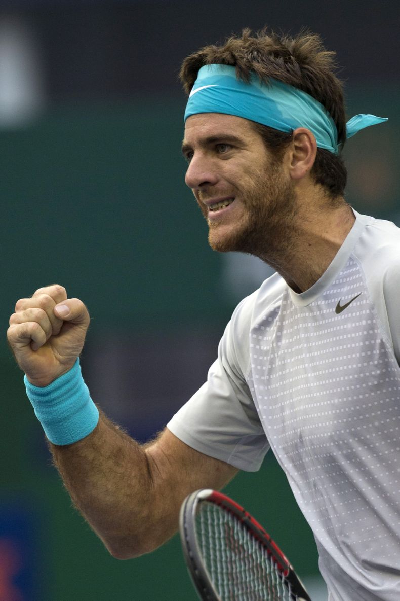 El argentino Juan Mart&iacute;n del Potro festeja su victoria sobre el espa&ntilde;ol Nicol&aacute;s Almagro en cuartos de final en sencillos masculinos en el Masters de Shanghai en Shanghai, China, el viernes 11 de octubre de 2013. Del Potro gan&oacute;