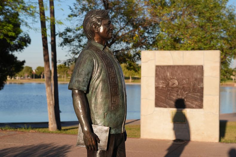 La estatua de César Chávez en Laveen, Arizona, el 18 de marzo del 2026 (AP foto/Ross D. Franklin)