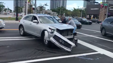 [video] tras brutal accidente en una interseccion de miami, conductor  protagoniza una desesperada huida