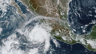 huracan roslyn encara la costa mexicana del pacifico