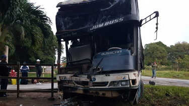 cuba: dos muertos tras violento choque entre dos autobuses en la carretera central cerca de la provincia de camagüey