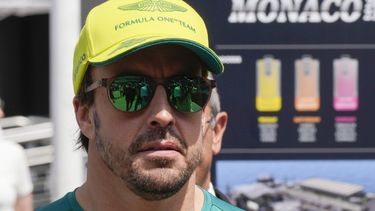 Fernando Alonso (Aston Martin) en el paddock previo al comienzo del Gran Premio de Mónaco de la Fórmula Uno, el domingo 28 de mayo de 2023. (AP Foto/Luca Bruno)