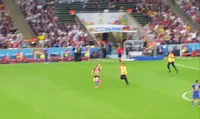 Fue uno de los invitados VIP de la FIFA en el Maracaná, y desde allí grabó la escena que la transmisión oficial del Mundial prefirió no mostrar