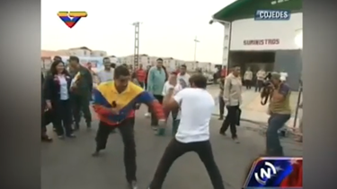 video: maduro protagoniza pelea en la calle
