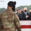 Biden recibe los restos de los 13 soldados de EEUU muertos en el atentado de Kabul