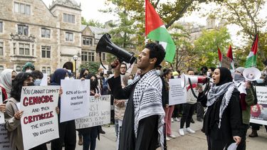Una protesta propalestina en la Universidad de Michigan en Ann Arbor, Michigan, el 13 de octubre de 2023. (Jacob Hamilton/Ann Arbor News via AP)