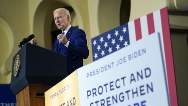 ARCHIVO - El presidente Joe Biden habla del plan de su gobierno para proteger el Seguro Social y el seguro médico para jubilados Medicare 9 de febrero de 2023 en Tampa, Florida. (AP Foto/Patrick Semansky, File)