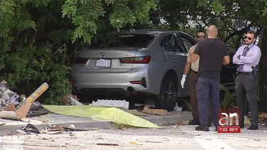 acribillan a balazos a un auto bmw en miami causando la muerte de dos personas