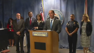 encuentran material ofensivo en computadoras de la policia de miami beach