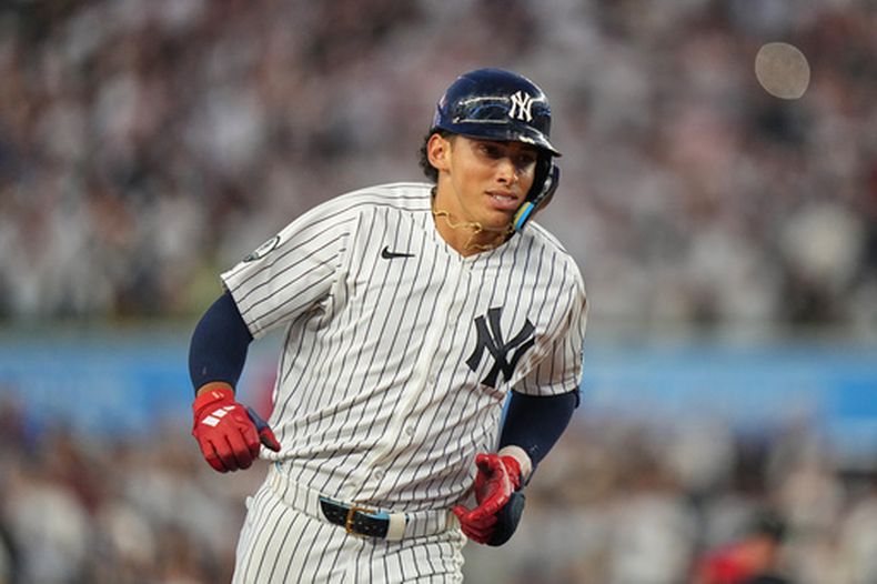 George Lombard Jr., de los Yankees de Nueva York, recorre las bases luego de conectar un cuadrangular ante los Cardenales de San Luis, el martes 4 de agosto de 2026 (AP Foto/Frank Franklin II)