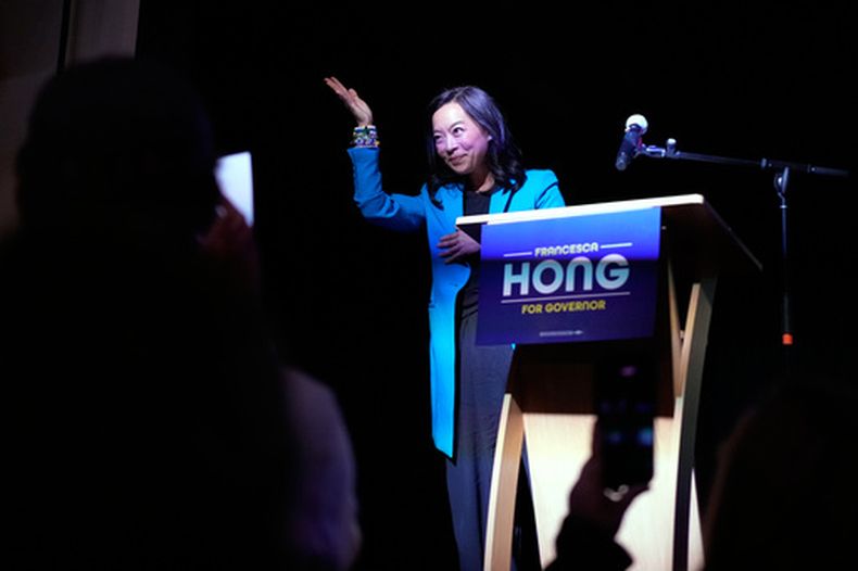 La candidata demócrata a gobernadora Francesca Hong durante una fiesta electoral por las elecciones primarias, el martes 11 de agosto de 2026 en Madison, Wisconsin (AP Foto/Nam Y. Huh)