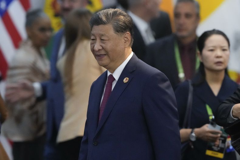 El presidente chino Xi Jinping llega a la cumbre del G20 en Río de Janeiro, el lunes 18 de noviembre de 2024. (AP Foto/Eraldo Peres)