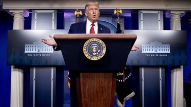 La respuesta de Trump a todos los problemas: Más Trump