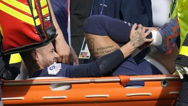 Neymar se operará el tobillo y dice adiós a la temporada