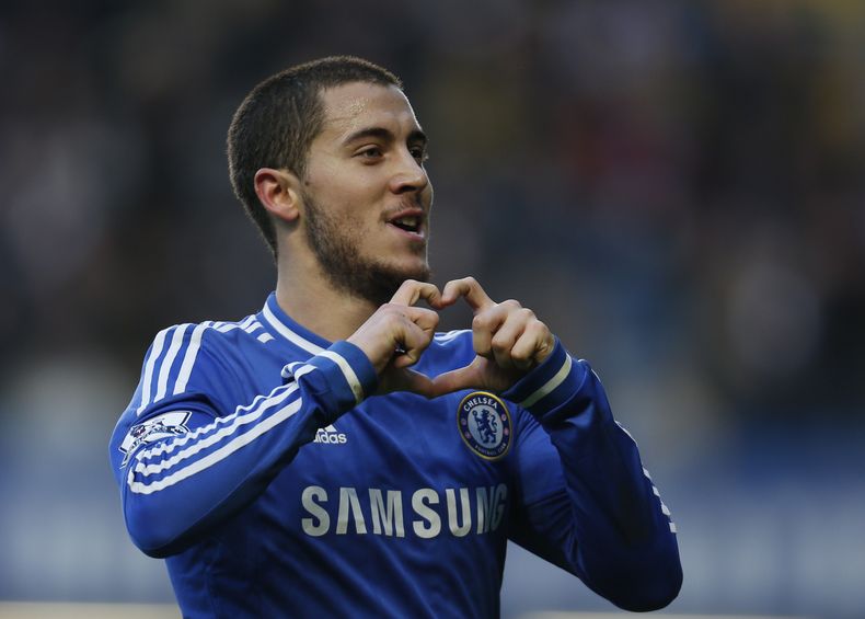 El jugador de Chelsea, Eden Hazard, festeja un gol contra Swansea en la liga Premier el jueves, 26 de diciembre de 2013, en Londres. (AP Photo/Lefteris Pitarakis)