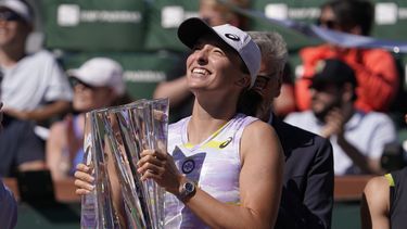 Swiatek vence a Sakkari para coronarse en Indian Wells