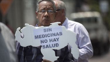 Protesta en Caracas por severa escasez de medicinas