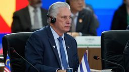 ARCHIVO - El presidente de Cuba, Miguel Díaz-Canel, participa en la 17.ª cumbre anual de los BRICS, el 6 de julio de 2025, en Río de Janeiro. (AP Foto/Eraldo Peres, archivo)