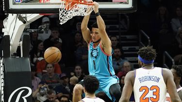 Payne y Booker lideran triunfo de Suns ante Knicks