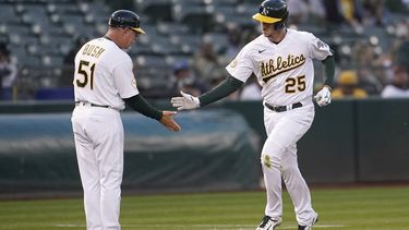 Piscotty jonronea, Atléticos ganan su 2da serie de 12