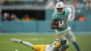 Packers superan a Dolphins, capturan 3 veces a Tagovailoa