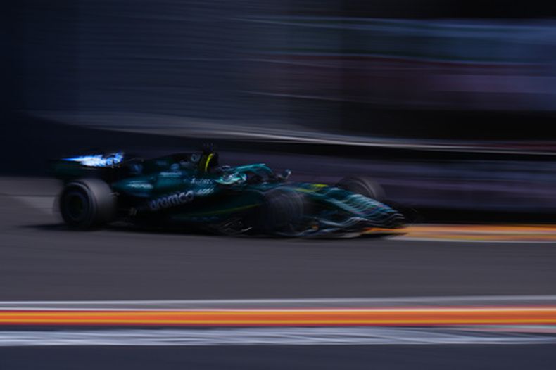El piloto español de Aston Martin Fernando Alonso conduce durante el Gran Premio de Fórmula 1 el domingo 13 de septiembre de 2026, en Madrid. (AP Foto/Manu Fernandez)