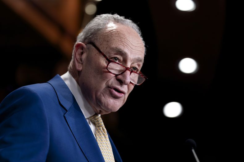 El líder de la mayoría demócrata en el Senado, Chuck Schumer, en el Capitolio en Washington, el 13 de febrero de 2024. (Foto AP /J. Scott Applewhite)