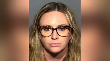 acusaron a una profesora de las vegas de haber mantenido relaciones sexuales con una alumna durante cuatro anos