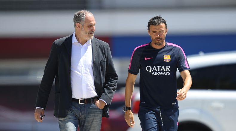 El nuevo t&eacute;cnico del Barcelona, Luis Enrique (derecha), y el director deportivo del club Andoni Zubizarreta llegan a una conferencia deportiva en el centro deportivo del equipo en Barcelona, Espa&ntilde;a, el mi&eacute;rcoles 16 de julio de 2014. (
