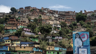 la venezuela socialista de maduro ahora tiene ferraris y casinos