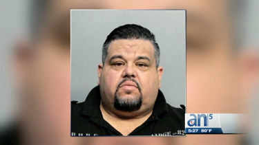 en hialeah un asistente de quiropractico restrego sus genitales con paciente