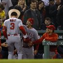 Ward y Walsh pegan jonrones en la 10ma; Angelinos ganan
