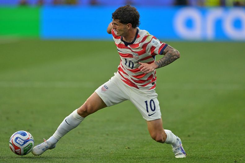 El atacante estadounidense Christian Pulisic (10) durante el partido contra Paragay en el el Grupo D del Mundial, el viernes 12 de junio de 2026, en Inglewood, California. (AP Foto/Jayne Kamin-Oncea)