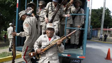 Autoridades cierran dos emisoras de radio en Venezuela
