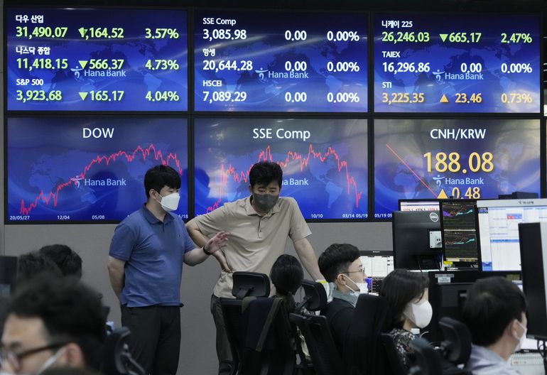 Caen bolsas de Asia tras descenso en Wall Street