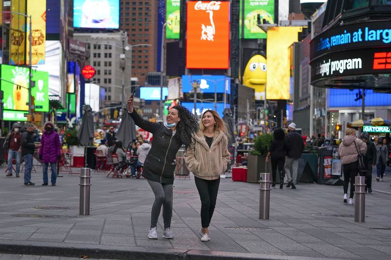 Vuelve el turismo y Times Square espera recuperar su brillo
