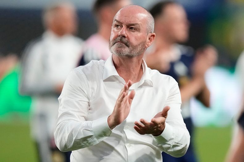 El seleccionador de Escocia Steve Clarke reacciona tras el encuentro ante Brasil en el Grupo C de la Copa Mundial el miércoles 24 de junio del 2026. (AP Foto/Rebecca Blackwell)