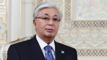 El presidente de Kazajistán, Kassym-Jomart Tokayev, asiste a una reunión con el presidente ruso, Vladímir Putin, al margen de la cumbre de la Comunidad de Estados Independientes en el Palacio de la Nación en Dusambé, Tayikistán, el 10 de octubre de 2025. (Vladimir Smirnov, Sputnik, Kremlin Pool Photo vía AP, archivo)