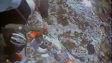 las impresionantes imagenes del rescate de tres balseros naufragos cubanos que sobrevivieron comiendo cocos durante 33 dias