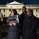 De izq a der: los representantes demócratas Jamaal Bowman, Rashida Tlaib, Jonathan Jackson y Cori Bush, en una protesta en Washington para exigir un cese de fuego en Gaza, el 29 de noviembre de 2023. (Foto AP/Nathan Howard)