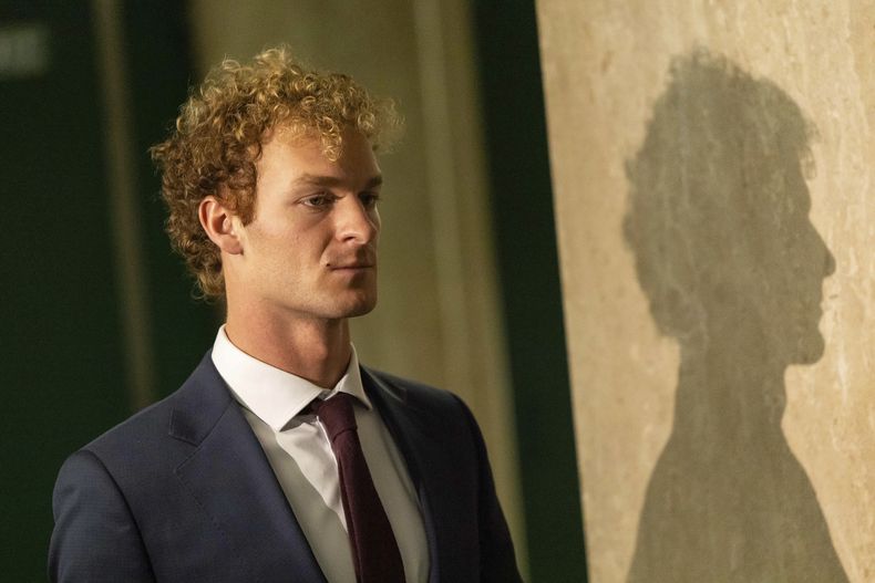 Daniel Penny abandona la corte para el receso de almuerzo en un tribunal de Nueva York, el martes 3 de diciembre de 2024. (AP Foto/Yuki Iwamura)