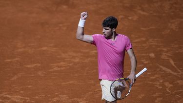 Alcaraz gana su 1er partido del año, en Abierto de Argentina