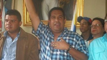 americateve | Enrique Franceschi, mandatario del municipio de Arizmendi fue hallado sin vida en su domicilio, "con múltiples heridas causadas con arma blanca"